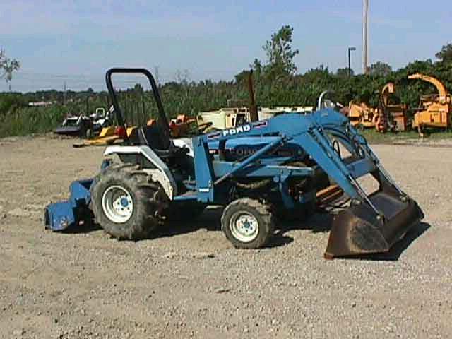 Rental store for tractor 20hp 4wd in Northeast Ohio